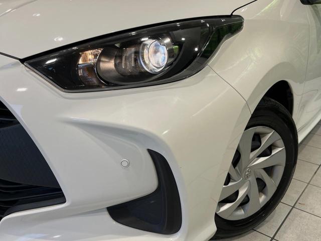 ヤリス Ｘ　バックカメラ　純正ナビ機能付きディスプレイオーディオ　衝突被害軽減システム　禁煙車　コーナーセンサー　スマートキー　ビルトインＥＴＣ　オートハイビーム　オートライト　Ｂｌｕｅｔｏｏｔｈ（12枚目）