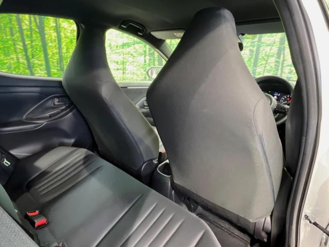 ヤリス Ｘ　バックカメラ　純正ナビ機能付きディスプレイオーディオ　衝突被害軽減システム　禁煙車　コーナーセンサー　スマートキー　ビルトインＥＴＣ　オートハイビーム　オートライト　Ｂｌｕｅｔｏｏｔｈ（28枚目）