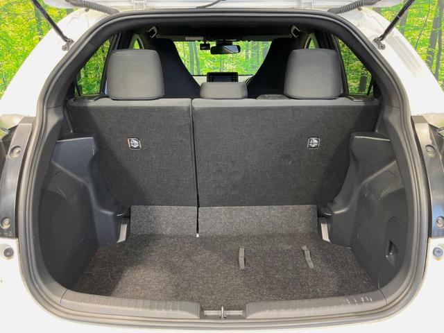 ヤリス Ｘ　バックカメラ　純正ナビ機能付きディスプレイオーディオ　衝突被害軽減システム　禁煙車　コーナーセンサー　スマートキー　ビルトインＥＴＣ　オートハイビーム　オートライト　Ｂｌｕｅｔｏｏｔｈ（29枚目）