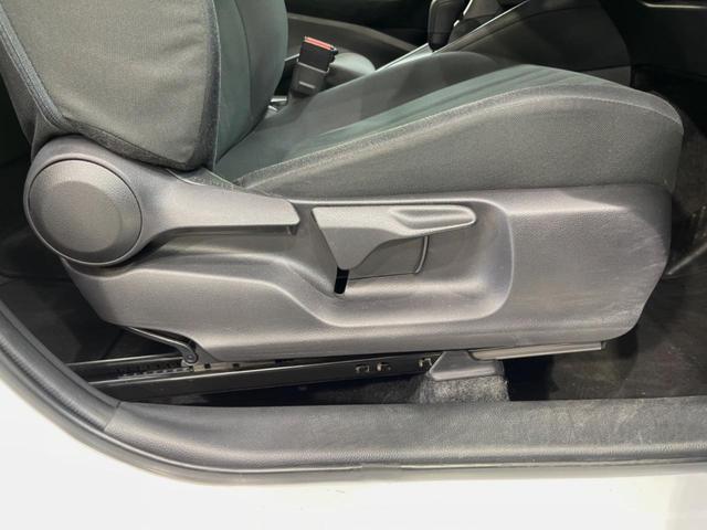 ヤリス Ｘ　バックカメラ　純正ナビ機能付きディスプレイオーディオ　衝突被害軽減システム　禁煙車　コーナーセンサー　スマートキー　ビルトインＥＴＣ　オートハイビーム　オートライト　Ｂｌｕｅｔｏｏｔｈ（31枚目）