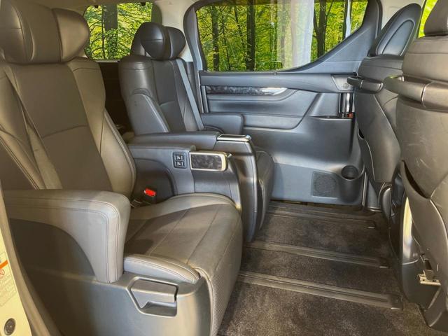 アルファード ２．５Ｓ　Ｃパッケージ　両側電動ドア　後席モニター　純正ナビ付ＤＡ　バックカメラ　１００Ｖ電源　セーフティセンス　レーダークルーズ　禁煙車　電動リアゲート　前席シートエアコン　パワーシート　コーナーセンサー　スマートキー（9枚目）