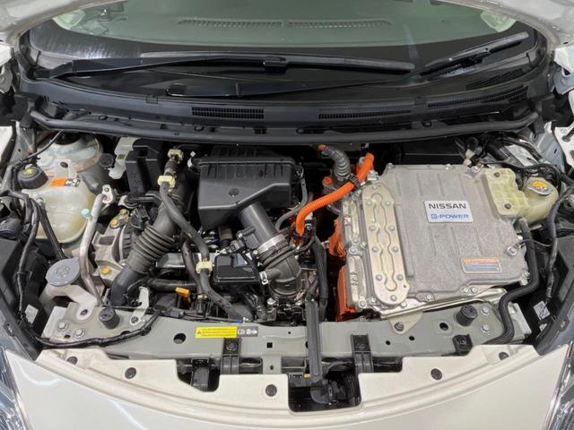 ノート ｅ－パワー　Ｘ　Ｖセレクション　純正ＳＤナビ　全周囲カメラ　デジタルインナーミラー　エマージェンシーブレーキ　ＬＥＤヘッドライト　スマートキー　プッシュスタート　オートエアコン　純正１５インチアルミホイール（20枚目）