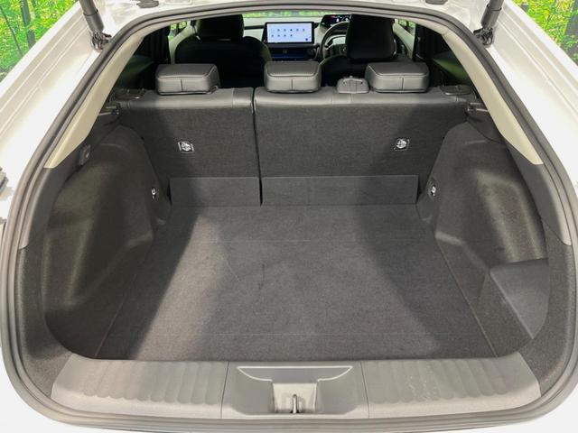 プリウス Ｚ　全周囲カメラ　純正１２型ナビ付ＤＡ　１００Ｖ電源　セーフティセンス　レーダークルーズ　禁煙　電動リアゲート　前席シートエアコン　パワーシート　コーナーセンサー　スマートキー　ＬＥＤヘッド　ＥＴＣ２．０（10枚目）