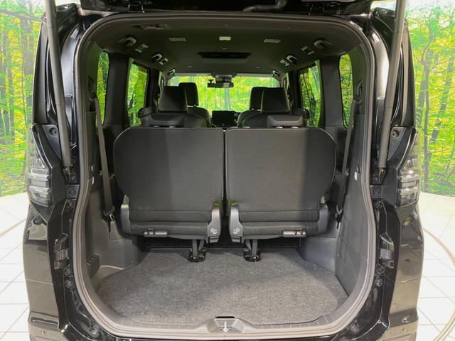 ヴォクシー Ｓ－Ｚ　メーカー１０．５型ナビ　禁煙車　両側電動スライドドア　パワーバックドア　シートヒーター　ステアリングヒーター　バックカメラ　純正１７インチアルミホイール　リアオートエアコン　衝突被害軽減システム（11枚目）