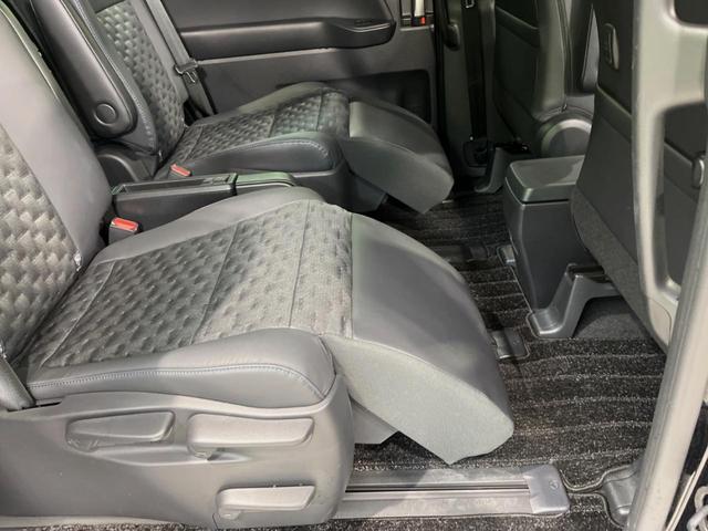 ヴォクシー Ｓ－Ｚ　メーカー１０．５型ナビ　禁煙車　両側電動スライドドア　パワーバックドア　シートヒーター　ステアリングヒーター　バックカメラ　純正１７インチアルミホイール　リアオートエアコン　衝突被害軽減システム（43枚目）