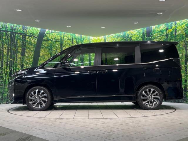 ヴォクシー Ｓ－Ｚ　メーカー１０．５型ナビ　禁煙車　両側電動スライドドア　パワーバックドア　シートヒーター　ステアリングヒーター　バックカメラ　純正１７インチアルミホイール　リアオートエアコン　衝突被害軽減システム（52枚目）