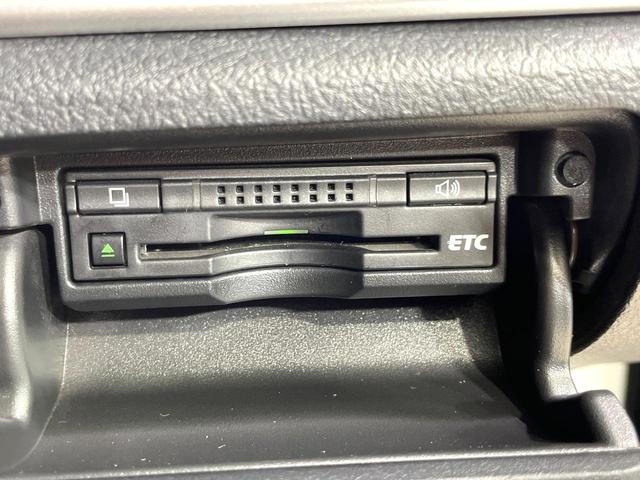 クラウンハイブリッド アスリートＳ　ブラックスタイル　純正ＨＤＤナビ　バックカメラ　Ｂｌｕｅｔｏｏｔｈ　レーダークルーズ　ドラレコ　パワーシート　前席シートヒーター　ＨＩＤヘッドライト　オートライト　コーナーセンサー　純正１８インチアルミ（6枚目）