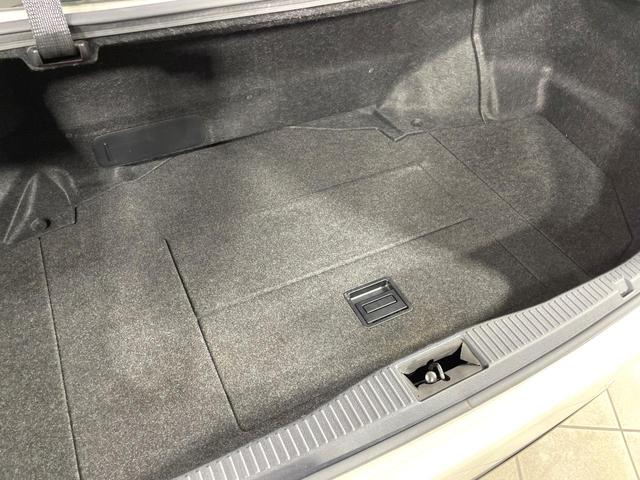 クラウンハイブリッド アスリートＳ　ブラックスタイル　純正ＨＤＤナビ　バックカメラ　Ｂｌｕｅｔｏｏｔｈ　レーダークルーズ　ドラレコ　パワーシート　前席シートヒーター　ＨＩＤヘッドライト　オートライト　コーナーセンサー　純正１８インチアルミ（11枚目）