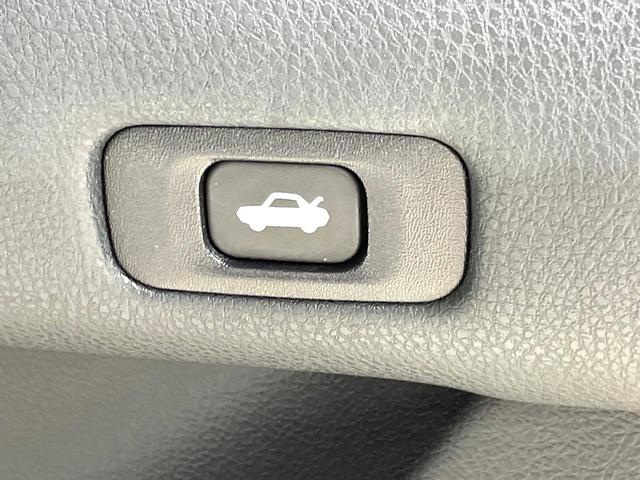 クラウンハイブリッド アスリートＳ　ブラックスタイル　純正ＨＤＤナビ　バックカメラ　Ｂｌｕｅｔｏｏｔｈ　レーダークルーズ　ドラレコ　パワーシート　前席シートヒーター　ＨＩＤヘッドライト　オートライト　コーナーセンサー　純正１８インチアルミ（31枚目）