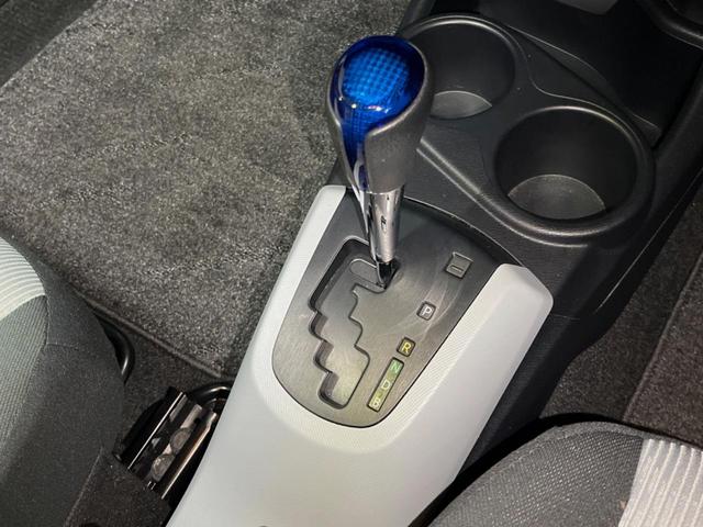 アクア Ｓ　９型ＳＤナビ　バックカメラ　禁煙車　スマートキー　シートヒーター　ビルトインＥＴＣ　オートライト　オートエアコン　Ｂｌｕｅｔｏｏｔｈ　ＤＶＤ再生　地デジ　電動格納ミラー　ドアバイザー（21枚目）