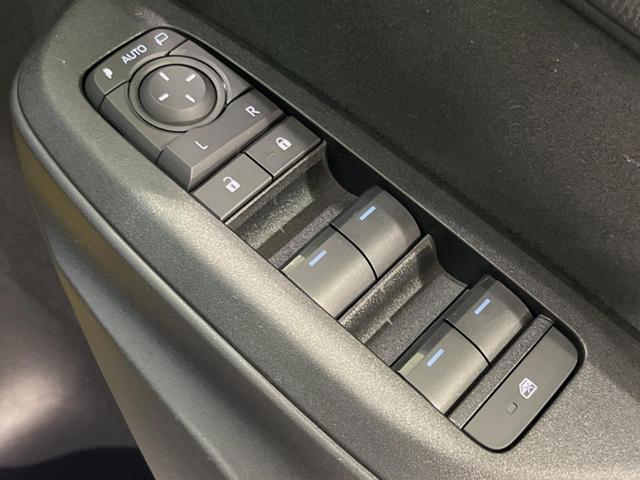 ヤリスクロス Ｘ　ＳＤナビ　バックカメラ　セーフティセンス　レーダークルーズ　禁煙車　コーナーセンサー　スマートキー　ＥＴＣ　オートハイビーム　オートライト　Ｂｌｕｅｔｏｏｔｈ　フルセグ　ドラレコ（35枚目）