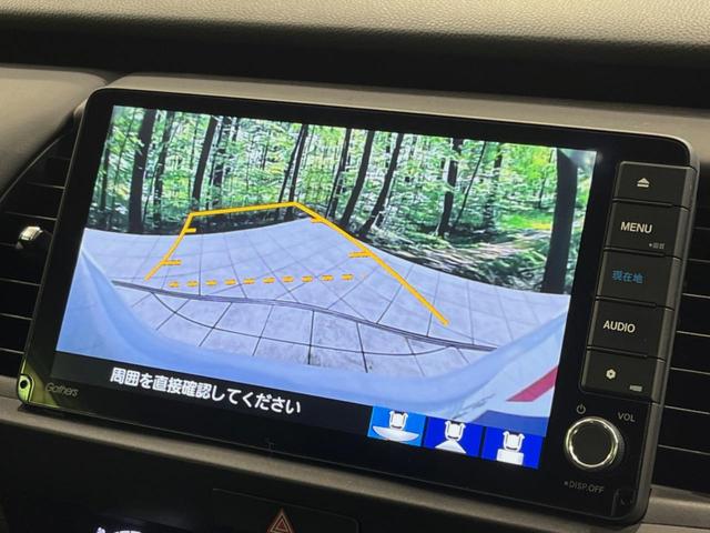 フィット ｅ：ＨＥＶホーム　純正９型ナビ　バックカメラ　衝突被害軽減システム　レーダークルーズ　ハーフレザーシート　ドラレコ　コーナーセンサー　スマートキー　ＬＥＤヘッド　ビルトインＥＴＣ　オートハイビーム　車線逸脱警報（4枚目）