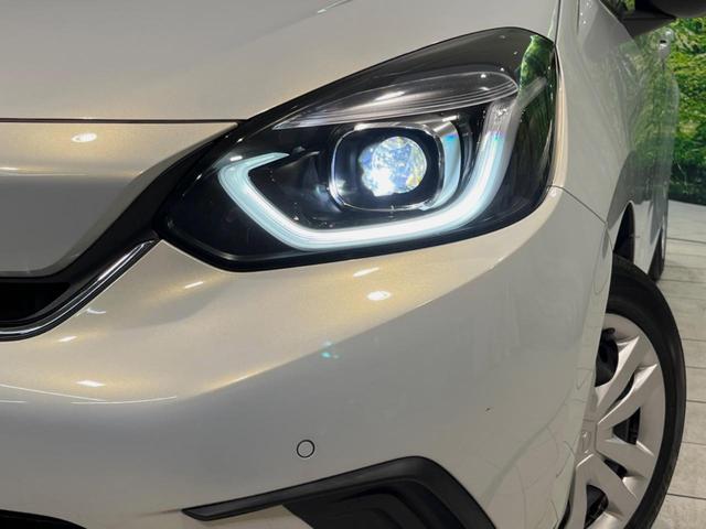 フィット ｅ：ＨＥＶホーム　純正９型ナビ　バックカメラ　衝突被害軽減システム　レーダークルーズ　ハーフレザーシート　ドラレコ　コーナーセンサー　スマートキー　ＬＥＤヘッド　ビルトインＥＴＣ　オートハイビーム　車線逸脱警報（13枚目）