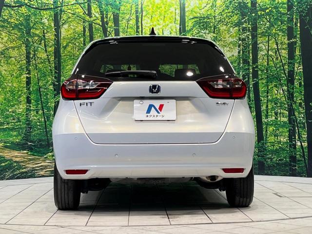 フィット ｅ：ＨＥＶホーム　純正９型ナビ　バックカメラ　衝突被害軽減システム　レーダークルーズ　ハーフレザーシート　ドラレコ　コーナーセンサー　スマートキー　ＬＥＤヘッド　ビルトインＥＴＣ　オートハイビーム　車線逸脱警報（15枚目）
