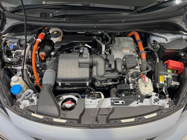 フィット ｅ：ＨＥＶホーム　純正９型ナビ　バックカメラ　衝突被害軽減システム　レーダークルーズ　ハーフレザーシート　ドラレコ　コーナーセンサー　スマートキー　ＬＥＤヘッド　ビルトインＥＴＣ　オートハイビーム　車線逸脱警報（18枚目）