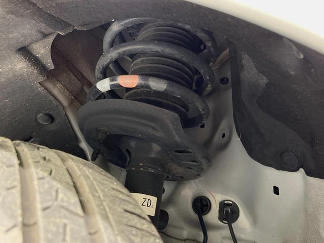 フィット ｅ：ＨＥＶホーム　純正９型ナビ　バックカメラ　衝突被害軽減システム　レーダークルーズ　ハーフレザーシート　ドラレコ　コーナーセンサー　スマートキー　ＬＥＤヘッド　ビルトインＥＴＣ　オートハイビーム　車線逸脱警報（20枚目）