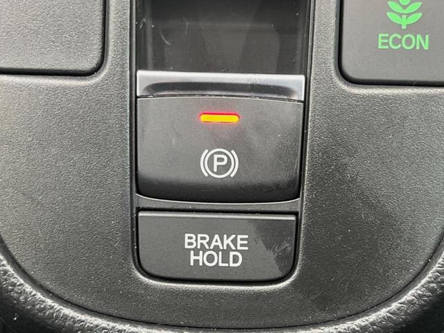 フィット ｅ：ＨＥＶホーム　純正９型ナビ　バックカメラ　衝突被害軽減システム　レーダークルーズ　ハーフレザーシート　ドラレコ　コーナーセンサー　スマートキー　ＬＥＤヘッド　ビルトインＥＴＣ　オートハイビーム　車線逸脱警報（24枚目）