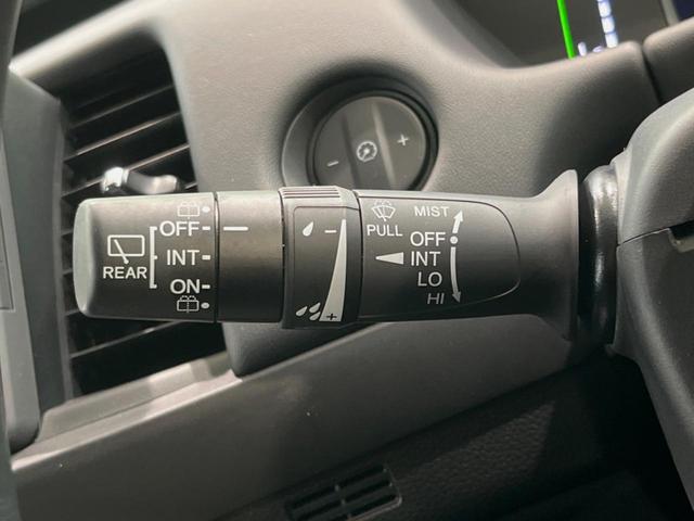 フィット ｅ：ＨＥＶホーム　純正９型ナビ　バックカメラ　衝突被害軽減システム　レーダークルーズ　ハーフレザーシート　ドラレコ　コーナーセンサー　スマートキー　ＬＥＤヘッド　ビルトインＥＴＣ　オートハイビーム　車線逸脱警報（29枚目）