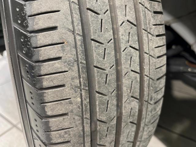 フィット ｅ：ＨＥＶホーム　純正９型ナビ　バックカメラ　衝突被害軽減システム　レーダークルーズ　ハーフレザーシート　ドラレコ　コーナーセンサー　スマートキー　ＬＥＤヘッド　ビルトインＥＴＣ　オートハイビーム　車線逸脱警報（53枚目）