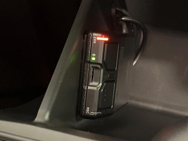 フィット ｅ：ＨＥＶホーム　純正９型ナビ　バックカメラ　衝突被害軽減システム　レーダークルーズ　ハーフレザーシート　ドラレコ　コーナーセンサー　スマートキー　ＬＥＤヘッド　ビルトインＥＴＣ　オートハイビーム　車線逸脱警報（57枚目）