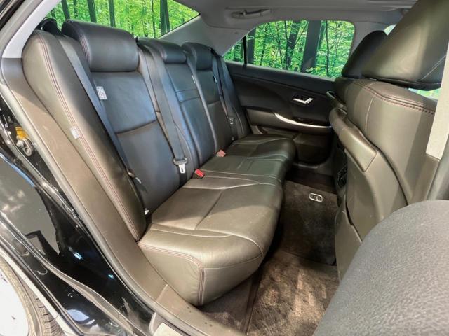 クラウン ２．５アスリート　アニバーサリーエディション　モデリスタエアロ　サンルーフ　メーカーナビ　バックカメラ　禁煙車　レザーシート　前席シートヒーター　スマートキー　ＨＩＤヘッド　ビルトインＥＴＣ　クルコン　純正１８インチアルミ　オートライト（9枚目）