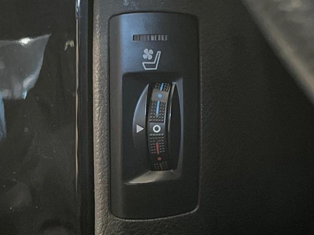 クラウン ２．５アスリート　アニバーサリーエディション　モデリスタエアロ　サンルーフ　メーカーナビ　バックカメラ　禁煙車　レザーシート　前席シートヒーター　スマートキー　ＨＩＤヘッド　ビルトインＥＴＣ　クルコン　純正１８インチアルミ　オートライト（26枚目）