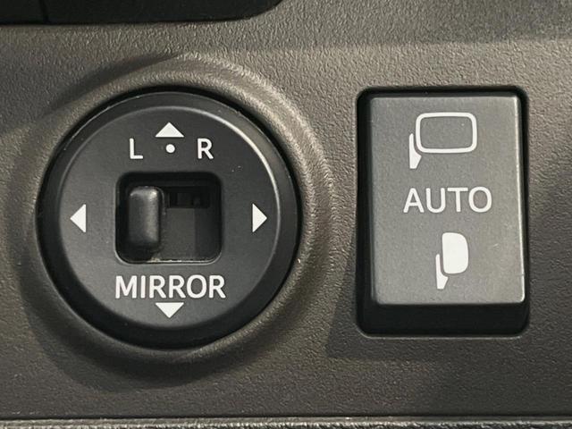 クラウン ２．５アスリート　アニバーサリーエディション　モデリスタエアロ　サンルーフ　メーカーナビ　バックカメラ　禁煙車　レザーシート　前席シートヒーター　スマートキー　ＨＩＤヘッド　ビルトインＥＴＣ　クルコン　純正１８インチアルミ　オートライト（33枚目）