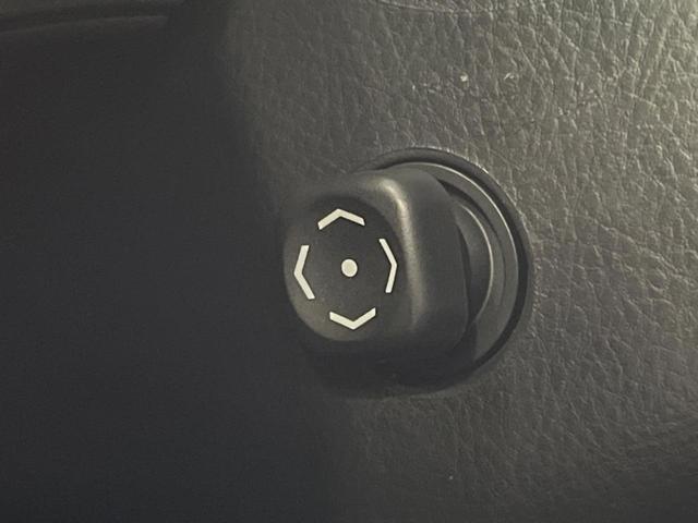 クラウン ２．５アスリート　アニバーサリーエディション　モデリスタエアロ　サンルーフ　メーカーナビ　バックカメラ　禁煙車　レザーシート　前席シートヒーター　スマートキー　ＨＩＤヘッド　ビルトインＥＴＣ　クルコン　純正１８インチアルミ　オートライト（41枚目）