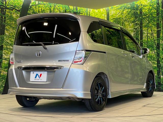 フリードハイブリッド ジャストセレクション　純正９型ナビ　後席モニター　バックカメラ　両側電動ドア　禁煙車　クルコン　ハーフレザーシート　スマートキー　ＨＩＤヘッド　ビルトインＥＴＣ　オートライト　オートエアコン　ＣＤ／ＤＶＤ再生　地デジ（18枚目）