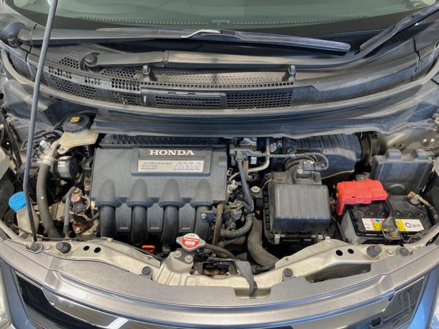 フリードハイブリッド ジャストセレクション　純正９型ナビ　後席モニター　バックカメラ　両側電動ドア　禁煙車　クルコン　ハーフレザーシート　スマートキー　ＨＩＤヘッド　ビルトインＥＴＣ　オートライト　オートエアコン　ＣＤ／ＤＶＤ再生　地デジ（19枚目）