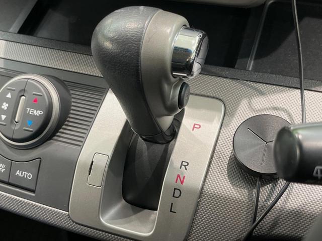 フリードハイブリッド ジャストセレクション　純正９型ナビ　後席モニター　バックカメラ　両側電動ドア　禁煙車　クルコン　ハーフレザーシート　スマートキー　ＨＩＤヘッド　ビルトインＥＴＣ　オートライト　オートエアコン　ＣＤ／ＤＶＤ再生　地デジ（22枚目）