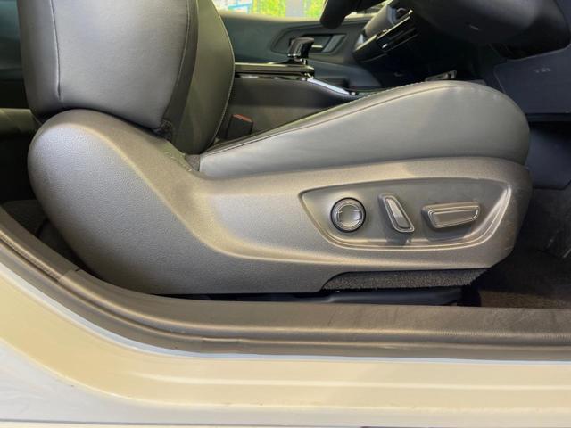 プリウス Z パノラマルーフ ナビ付12.3型ディスプレイオーディオ 全周囲カメラ 100V電源 衝突被害軽減システム レーダークルーズ 禁煙 電動リアゲート 前席シートエアコン パワーシート ETC2.0(48枚目)