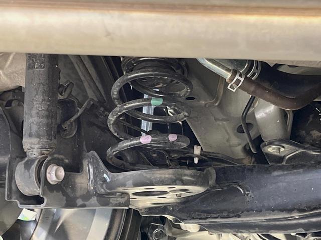 スイフトスポーツ ベースグレード　ＭＴ車　ターボ　純正ディスプレイオーディオ　禁煙車　シートヒーター　スマートキー　ＬＥＤヘッド　クルコン　純正１７インチアルミ　オートライト　オートエアコン　Ｂｌｕｅｔｏｏｔｈ　ＣＤ　ＤＶＤ再生（21枚目）