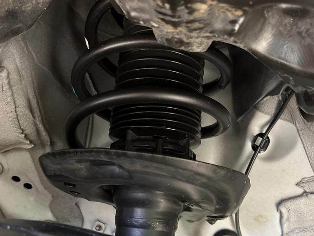 ヤリスクロス ハイブリッドＺ　純正８型ナビ　全周囲カメラ　衝突被害軽減システム　レーダークルーズ　禁煙車　ハーフレザーシート　パワーシート　コーナーセンサー　スマートキー　ＬＥＤヘッド　ビルトインＥＴＣ　純正１８インチアルミ（20枚目）