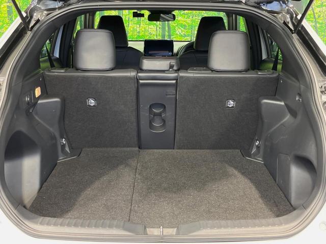 ヤリスクロス ハイブリッドＺ　純正８型ナビ　全周囲カメラ　衝突被害軽減システム　レーダークルーズ　禁煙車　ハーフレザーシート　パワーシート　コーナーセンサー　スマートキー　ＬＥＤヘッド　ビルトインＥＴＣ　純正１８インチアルミ（41枚目）