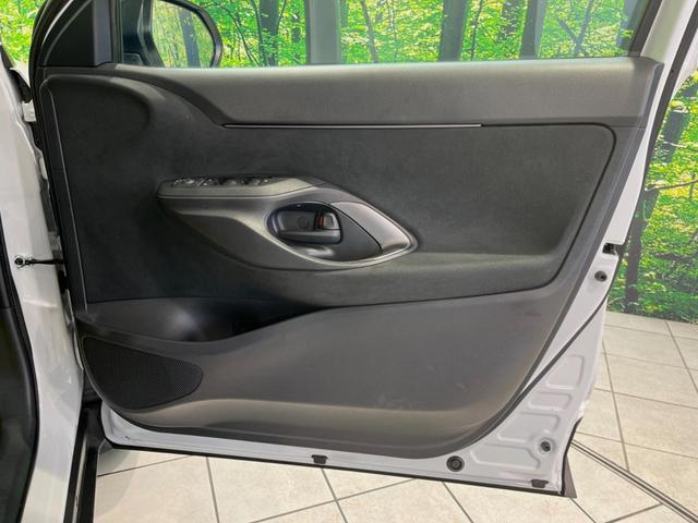 ヤリスクロス ハイブリッドＺ　純正８型ナビ　全周囲カメラ　衝突被害軽減システム　レーダークルーズ　禁煙車　ハーフレザーシート　パワーシート　コーナーセンサー　スマートキー　ＬＥＤヘッド　ビルトインＥＴＣ　純正１８インチアルミ（50枚目）