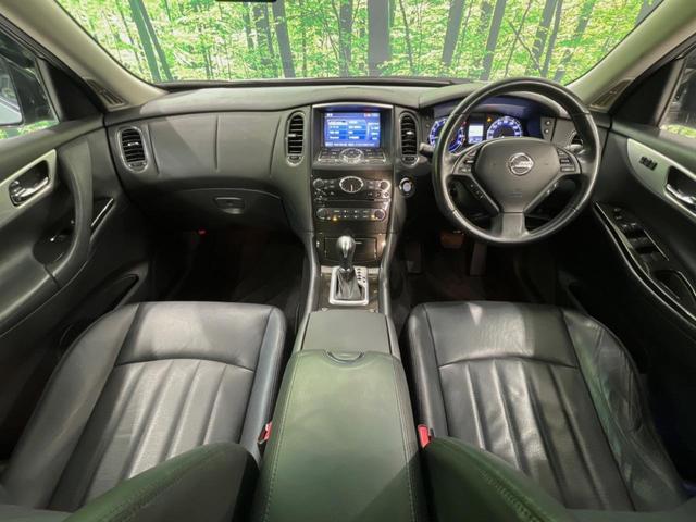 スカイラインクロスオーバー ３７０ＧＴ　ＦＯＵＲ　タイプＰ　サンルーフ　ＢＯＳＥ　メーカーナビ　全周囲カメラ　衝突被害軽減システム　禁煙車　スマートキー　ＨＩＤヘッド　ルーフレール　ビルトインＥＴＣ　クルコン　純正１８インチアルミ　オートライト　車線逸脱警報（2枚目）