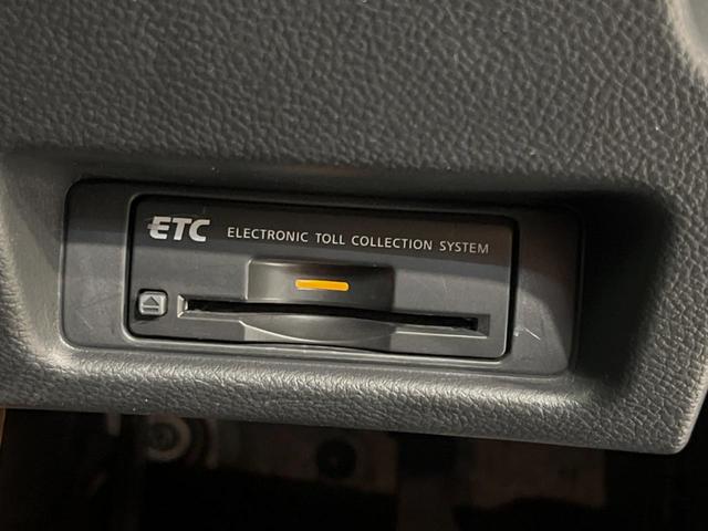 スカイラインクロスオーバー ３７０ＧＴ　ＦＯＵＲ　タイプＰ　サンルーフ　ＢＯＳＥ　メーカーナビ　全周囲カメラ　衝突被害軽減システム　禁煙車　スマートキー　ＨＩＤヘッド　ルーフレール　ビルトインＥＴＣ　クルコン　純正１８インチアルミ　オートライト　車線逸脱警報（35枚目）