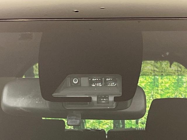 ヴォクシー ＺＳ　煌　純正９型ナビ　後席モニター　バックカメラ　両側電動ドア　衝突被害軽減システム　スマートキー　ＬＥＤヘッド　ビルトインＥＴＣ　クルコン　純正１６インチアルミ　オートハイビーム　オートライト（6枚目）