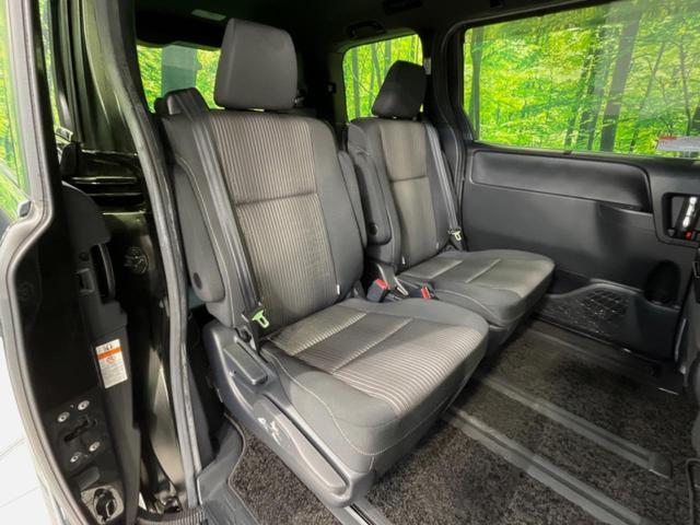 ヴォクシー ＺＳ　煌　純正９型ナビ　後席モニター　バックカメラ　両側電動ドア　衝突被害軽減システム　スマートキー　ＬＥＤヘッド　ビルトインＥＴＣ　クルコン　純正１６インチアルミ　オートハイビーム　オートライト（9枚目）