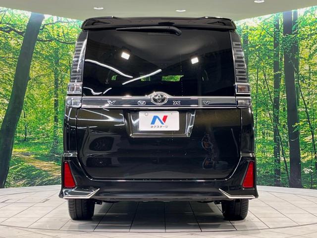 ヴォクシー ＺＳ　煌　純正９型ナビ　後席モニター　バックカメラ　両側電動ドア　衝突被害軽減システム　スマートキー　ＬＥＤヘッド　ビルトインＥＴＣ　クルコン　純正１６インチアルミ　オートハイビーム　オートライト（16枚目）