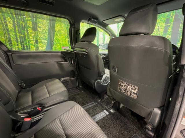 ヴォクシー ＺＳ　煌　純正９型ナビ　後席モニター　バックカメラ　両側電動ドア　衝突被害軽減システム　スマートキー　ＬＥＤヘッド　ビルトインＥＴＣ　クルコン　純正１６インチアルミ　オートハイビーム　オートライト（42枚目）