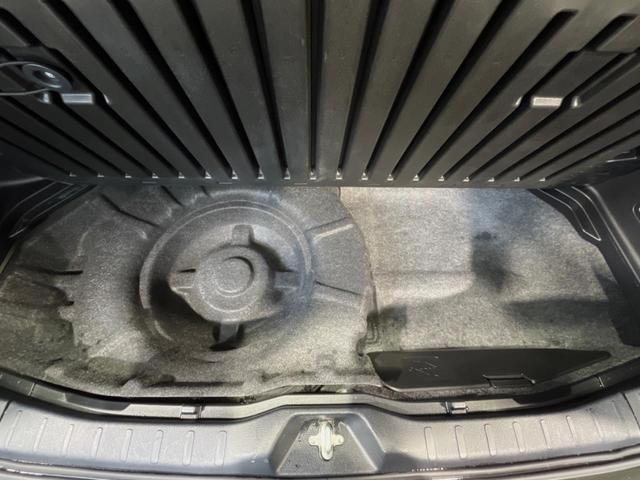 ヴォクシー ＺＳ　煌　純正９型ナビ　後席モニター　バックカメラ　両側電動ドア　衝突被害軽減システム　スマートキー　ＬＥＤヘッド　ビルトインＥＴＣ　クルコン　純正１６インチアルミ　オートハイビーム　オートライト（45枚目）