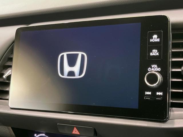 フィット ホーム　メーカー９型ナビ　全周囲カメラ　衝突被害軽減システム　レーダークルーズ　禁煙車　ハーフレザーシート　コーナーセンサー　スマートキー　ＬＥＤヘッド　ＥＴＣ２．０　オートハイビーム　車線逸脱警報（3枚目）