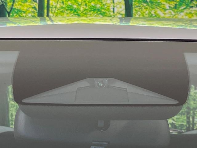 フィット ホーム　メーカー９型ナビ　全周囲カメラ　衝突被害軽減システム　レーダークルーズ　禁煙車　ハーフレザーシート　コーナーセンサー　スマートキー　ＬＥＤヘッド　ＥＴＣ２．０　オートハイビーム　車線逸脱警報（5枚目）