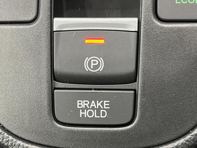 フィット ホーム　メーカー９型ナビ　全周囲カメラ　衝突被害軽減システム　レーダークルーズ　禁煙車　ハーフレザーシート　コーナーセンサー　スマートキー　ＬＥＤヘッド　ＥＴＣ２．０　オートハイビーム　車線逸脱警報（35枚目）