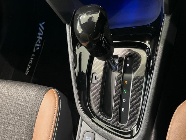 ヤリスクロス ハイブリッドＺ　アドベンチャー　純正８型ＤＡ　全周囲カメラ　衝突被害軽減システム　レーダークルーズ　禁煙車　パワーシート　コーナーセンサー　スマートキー　ＬＥＤヘッド　ＥＴＣ２．０　純正１８インチアルミ　オートハイビーム（21枚目）