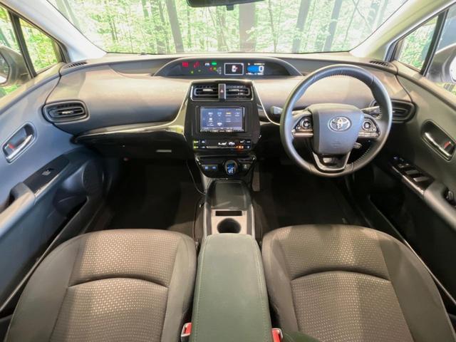 プリウス Ｓ　メモリーナビ　バックカメラ　衝突被害軽減システム　レーダークルーズ　禁煙車　スマートキー　ＬＥＤヘッド　ＥＴＣ　純正１５インチアルミ　オートハイビーム　車線逸脱警報　オートライト　ドラレコ（2枚目）