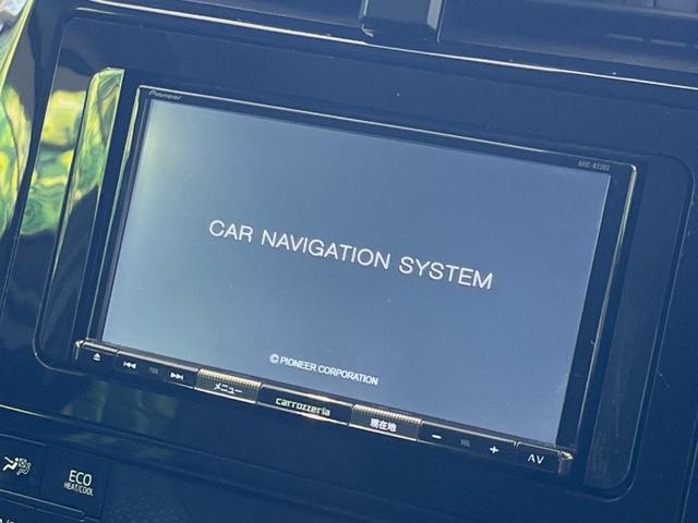 プリウス Ｓ　メモリーナビ　バックカメラ　衝突被害軽減システム　レーダークルーズ　禁煙車　スマートキー　ＬＥＤヘッド　ＥＴＣ　純正１５インチアルミ　オートハイビーム　車線逸脱警報　オートライト　ドラレコ（3枚目）