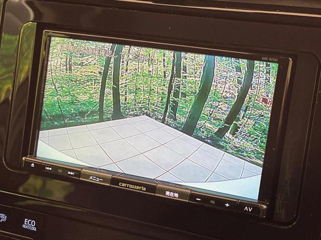 プリウス Ｓ　メモリーナビ　バックカメラ　衝突被害軽減システム　レーダークルーズ　禁煙車　スマートキー　ＬＥＤヘッド　ＥＴＣ　純正１５インチアルミ　オートハイビーム　車線逸脱警報　オートライト　ドラレコ（7枚目）